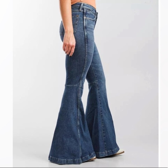 Wrangler Denim - Wrangler Retro High Rise Flare Jeans